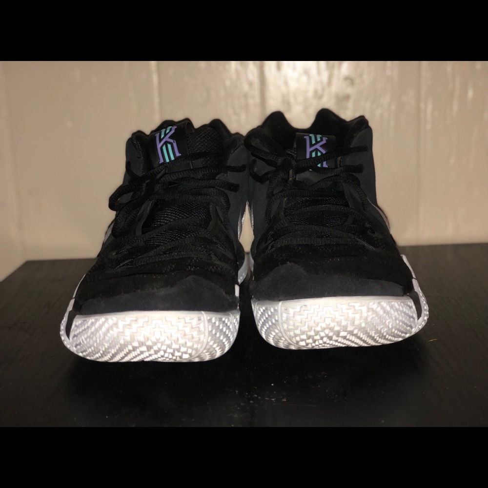 Black/White Kyrie 4s